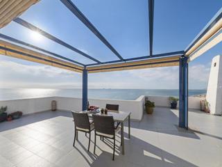 Appartement in N/a. Impresionante ático con solárium en primera linea de playa en ve
