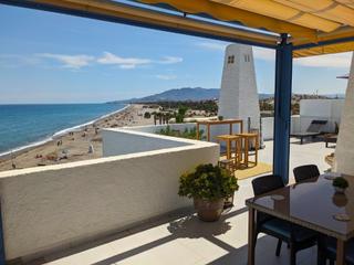 Apartament a N/a. Impresionante ático con solárium en primera linea de playa en ve