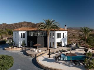 Haus  N/a. Preciosa villa moderna de 3 dormitorios en una parcela de 3000m2