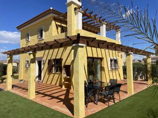 Casa a N/a. Encantadora villa pueblo de cuatro dormitorios con impresionante