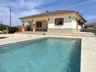 Haus en N/a. Hermosa villa de 4 dormitorios con piscina privada en una parcel