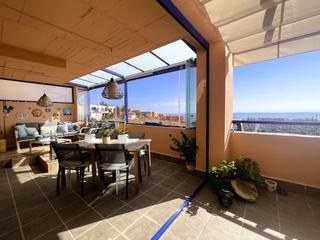 Apartament  N/a. Apartamento de lujo en planta baja con vistas al mar, terraza y