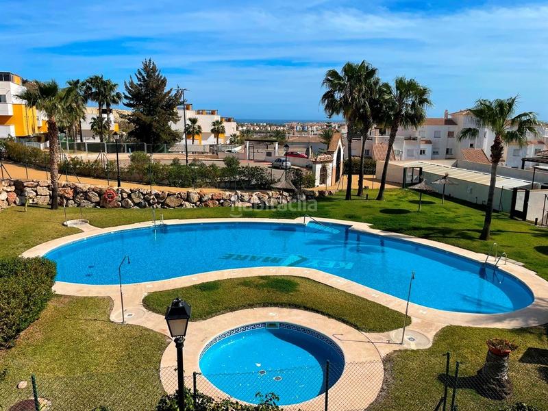 Foto 972a07c1-2eba-4497-9184-58c3592327b6. Casa dúplex de 3 dormitorios con jardín y terraza playa en Vera