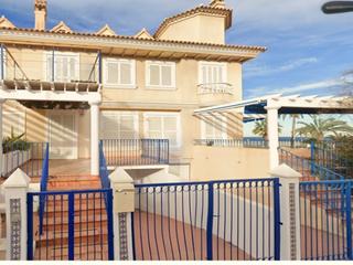 Casa adossada  N/a. Amplio chalet adosado a tan solo 50 metros de la playa en las ma