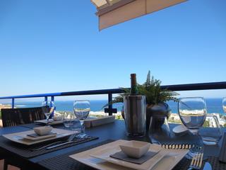 Piccolo appartamento  Calle mirador marina. Ático elegante con vistas panorámicas al mar, terraza  acabados