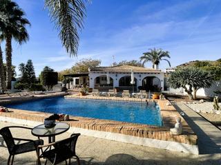 Casa  Diseminados muleria. Villa muy privada de 4 dormitorios con piscina en una parcela de