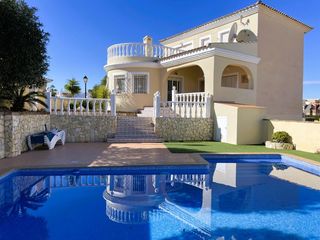 Maison  Calle vera. Preciosa villa de 3 dormitorios con piscina en parcela en esquin