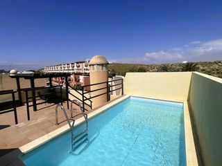 Appartement à Cala Marqués. Exclusivo ático con piscina privada en vera playa
