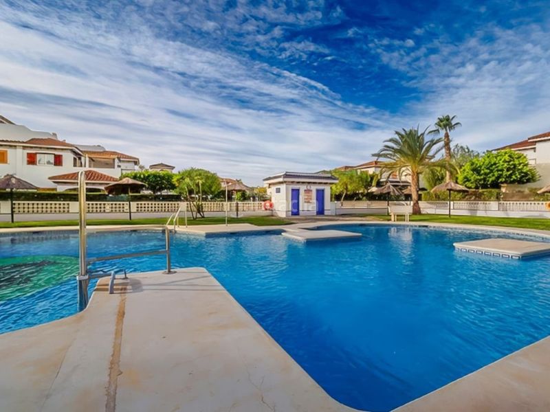Foto c162bb06-520f-437b-a6ba-ddc4ebbeb1c4. Apartament amb aparcament piscina a Vera playa naturista Vera