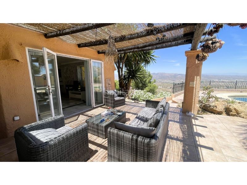 Foto 72ffb326-2840-4965-81a4-b95035328729. Casa amb piscina a Turre