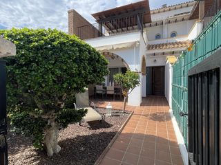 Duplex à Lomas del Mar. Amplio dúplex de 3 dormitorios en al andalus villas en vera play