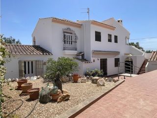 House in Antas. Cortijo andaluz y chalet con gran potencial en aljariz en antas