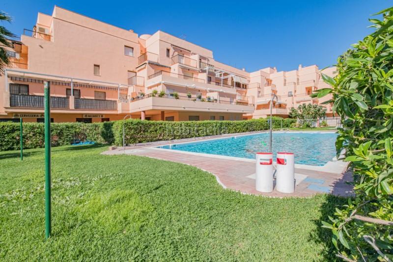 Foto 61b3480d-5ef0-4ba7-ac14-3dbfead8be6a. Reihenhaus in calle paseo marítimo 3 in Salobreña costa Salobreña