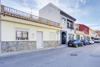 Casa en Calle roble 48. Casa en venta en  carchuna, granada