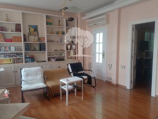 Duplex en Motril  ciudad. Se vende edificio en el centro de motril, consta de un local de