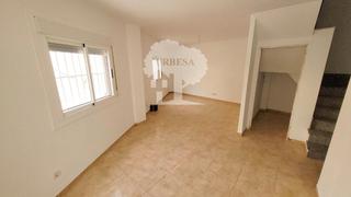 Casa adossada a Albuñol. Casa adosada  en la localidad costera de la rabita, vivienda de