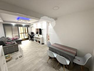Pis a Playa de Granada. Piso  de tres dormitorios, salón,  baño y cocina amueblada. tota