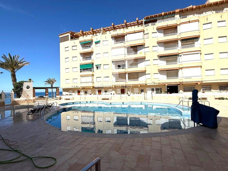 Foto 3c13d7e7-0886-4e6f-9bc9-e3a46d7157d7. Pis amb piscina a Torrenueva Motril