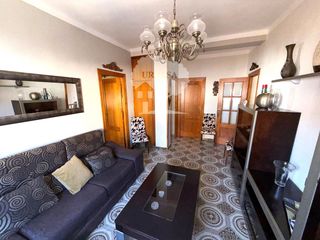 House  Pio baroja. Casa de tres dormitorios, reformada y se vende amueblada. zona c