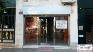 Local commercial à Calle arjona 19. Local comercial diáfano junto al puente de triana de 30m2 y 1 ba