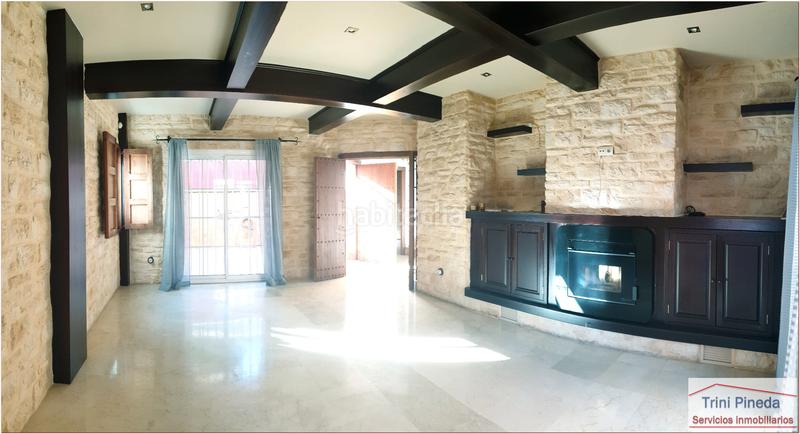 Foto 0bdc197b-b745-4c3a-97ae-5f45de645af0. Semi detached house with fireplace parking pool in Sevilla