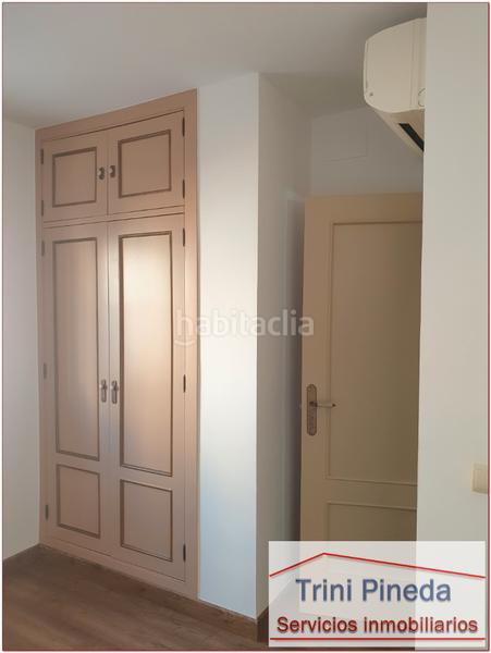 Foto 3a11ca89-793a-4425-8efc-c9a83d0f2f77. Semi detached house with fireplace parking pool in Sevilla