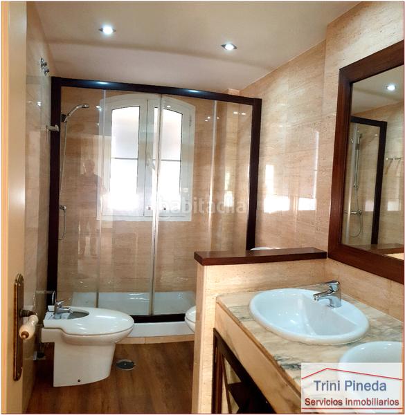 Foto 45c71301-a222-45b0-a668-ec29a41fc689. Semi detached house with fireplace parking pool in Sevilla