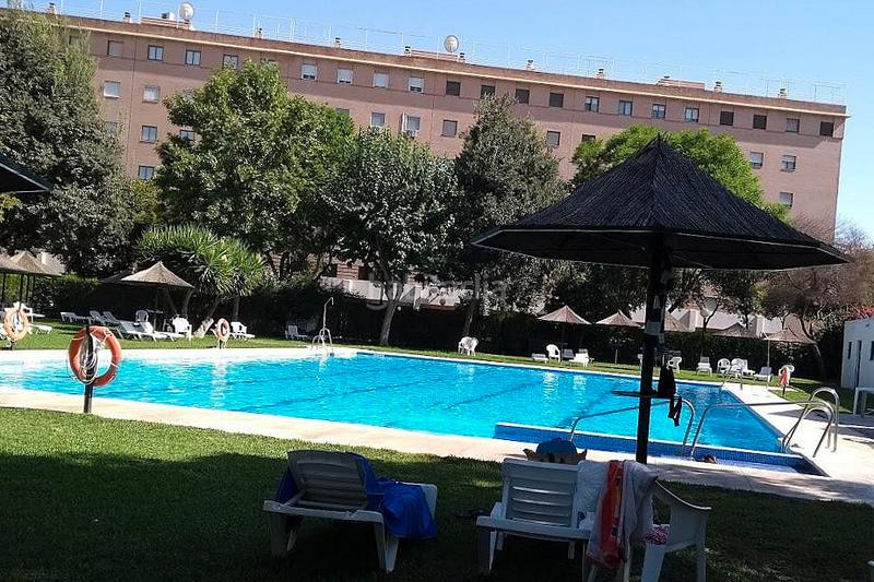 Foto 50efaf2d-977d-4c7a-b02f-f880884bb28a. Semi detached house with fireplace parking pool in Sevilla