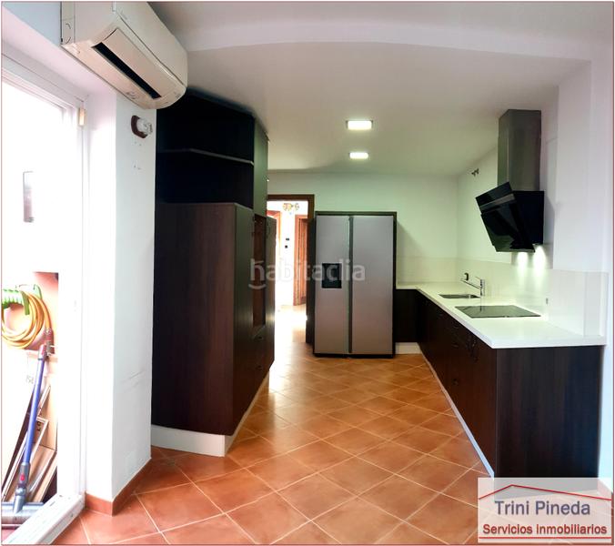 Foto 5d7e376d-6ca7-4fa6-ad54-6e935bd3a93f. Semi detached house with fireplace parking pool in Sevilla