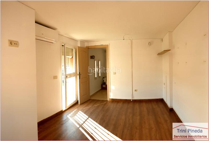 Foto 8b6ae825-7249-4935-8d88-b309104733a8. Semi detached house with fireplace parking pool in Sevilla