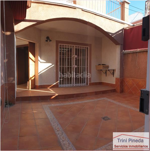 Foto a8eb163a-a683-48dd-b4f6-e55a3ca9a00a. Semi detached house with fireplace parking pool in Sevilla
