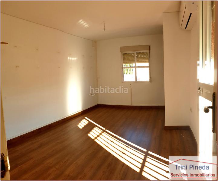 Foto b5d05e3e-93bf-4e6f-bc66-2b472fc39d2a. Semi detached house with fireplace parking pool in Sevilla