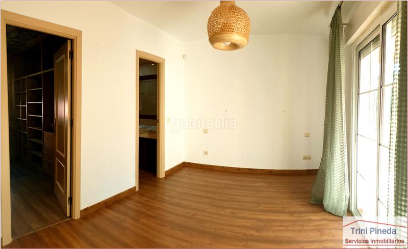 Foto bb31dfd7-6d52-4113-b1c4-039f76b23eb6. Semi detached house with fireplace parking pool in Sevilla