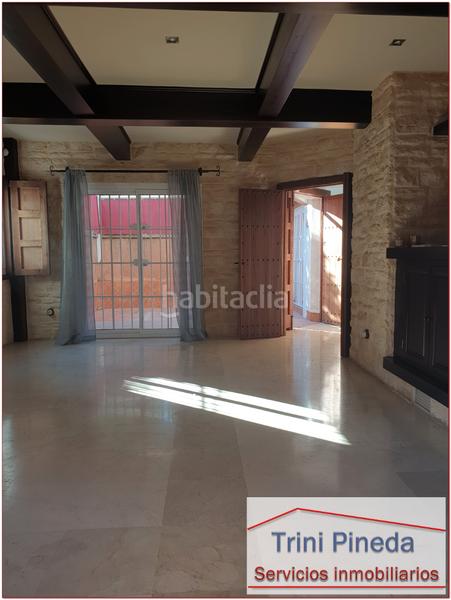 Foto c25aba70-b51e-4f8b-b499-5816a75e0b31. Semi detached house with fireplace parking pool in Sevilla