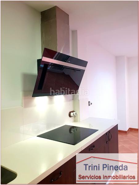 Foto db3b3a1b-c9f2-4e31-9fdc-e1b803c8df77. Semi detached house with fireplace parking pool in Sevilla