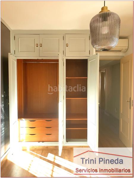 Foto e37387be-74b9-4def-b842-5f9a2e9eabd4. Semi detached house with fireplace parking pool in Sevilla