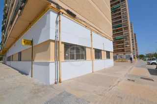 Nau industrial en Nou Campanar. Ideal para logísticafachada de 50 metros lineales10 escaparates