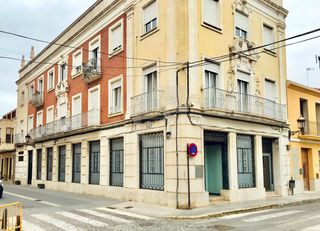 Locale commerciale  Cervantes. 10 escaparates exterioresantigua oficina bancaria