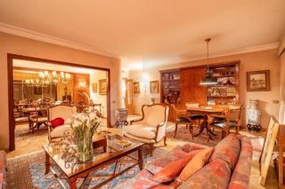 Chalet en Aldaia. Edificio en el centro de aldaya