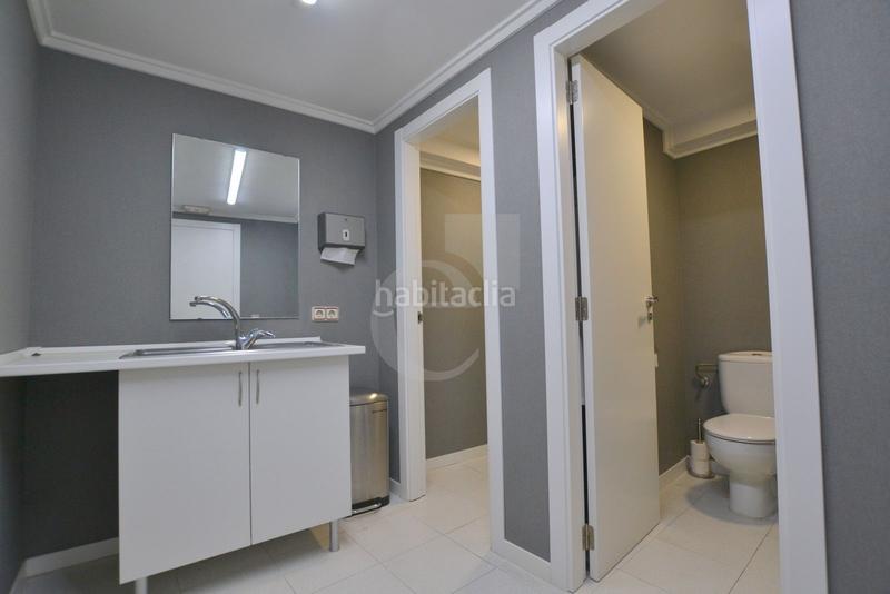 Foto 646a0355-646b-409e-9f28-bb236e433ec5. Local comercial a El Pla del Remei Valencia