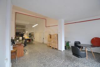 Location Local commercial à Nou Moles. Local con nave industrial anexa.