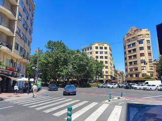 Affitto Locale commerciale in Arrancapins. Local comercial junto a plaza españa