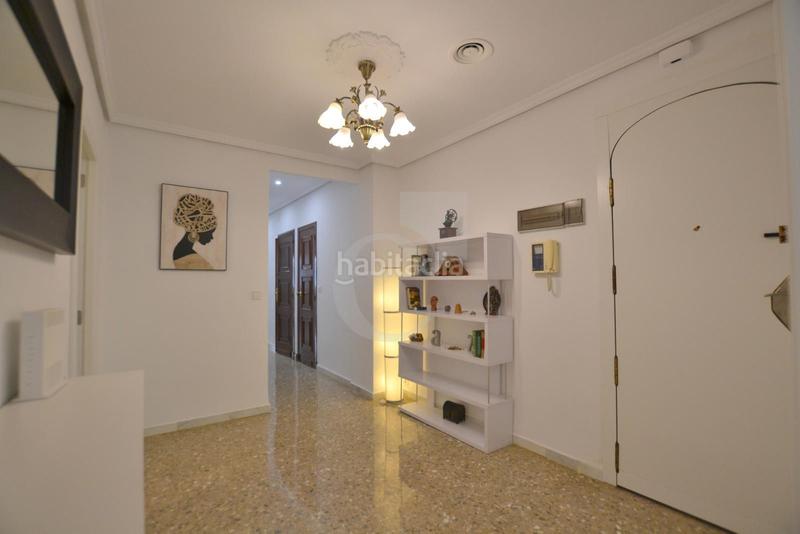 Foto 1aec0635-ea95-4b65-8dfc-b1b60fb9de8f. Piso  en avda reino en Russafa Valencia