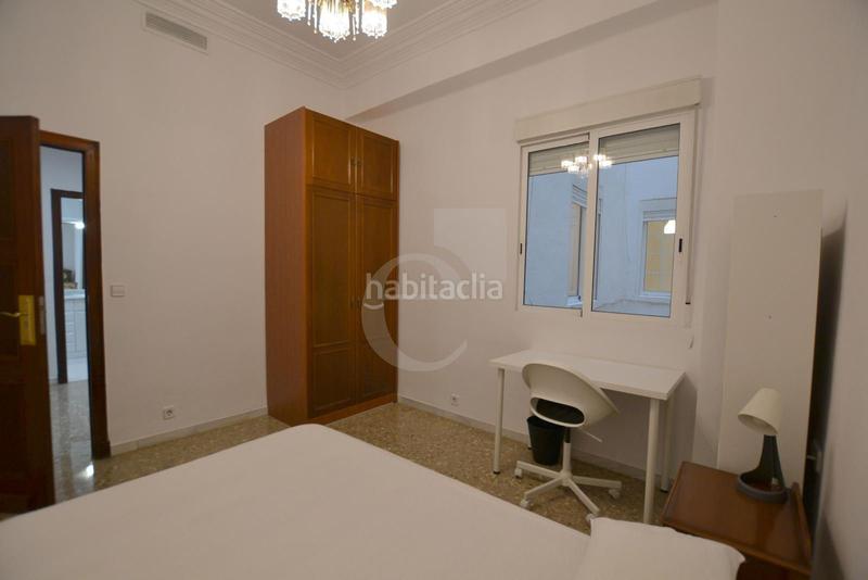 Foto 437549b6-f1ca-4397-a0d0-c2186bb5e963. Piso  en avda reino en Russafa Valencia