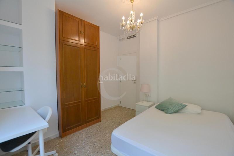 Foto 493b97ef-11bb-4450-a9dd-2215bfed859a. Piso  en avda reino en Russafa Valencia