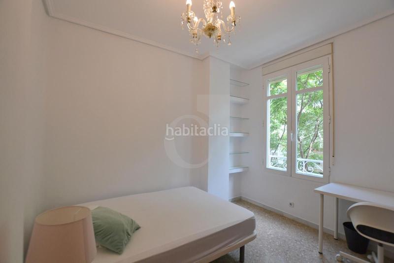 Foto 5cfc0abb-42f4-4321-8285-ff8dd1e6cf3e. Piso  en avda reino en Russafa Valencia