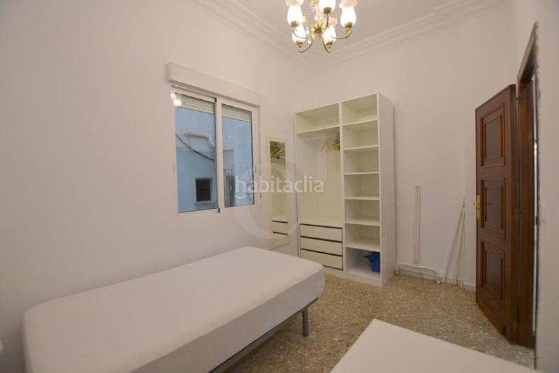 Foto 5df37734-0b7a-4a9d-af7a-70e8a08fe0c7. Piso  en avda reino en Russafa Valencia