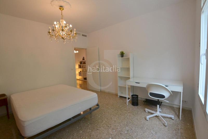 Foto 8a37f485-48af-4d18-81c2-9fa169b33483. Piso  en avda reino en Russafa Valencia