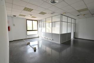 Rent Office space in Safranar. Tres forques