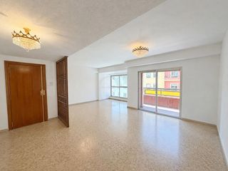 Rent Flat  Doctor sanchis sivera. Vivienda junto a g.v. fernando el católico